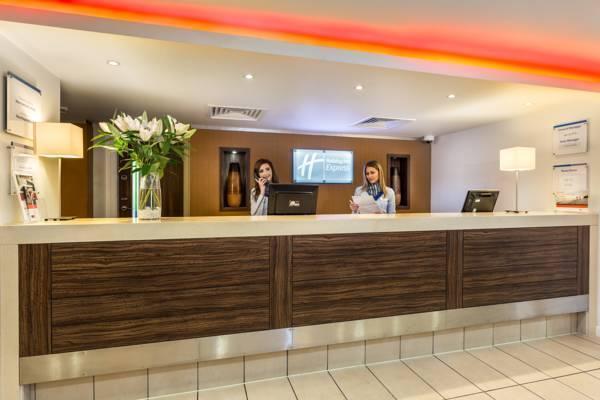 Holiday Inn Express Colchester, An Ihg Hotel Ngoại thất bức ảnh