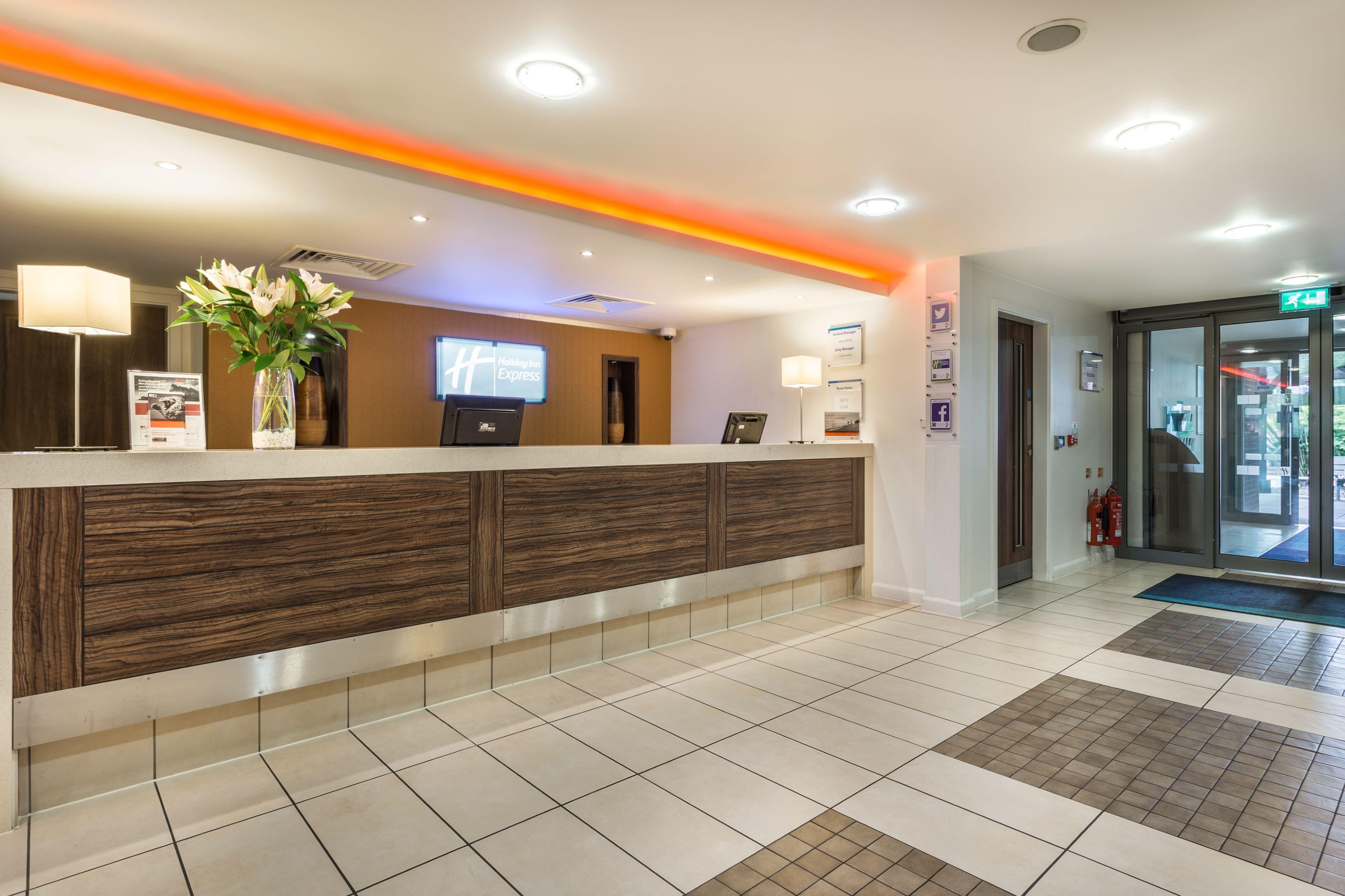 Holiday Inn Express Colchester, An Ihg Hotel Ngoại thất bức ảnh