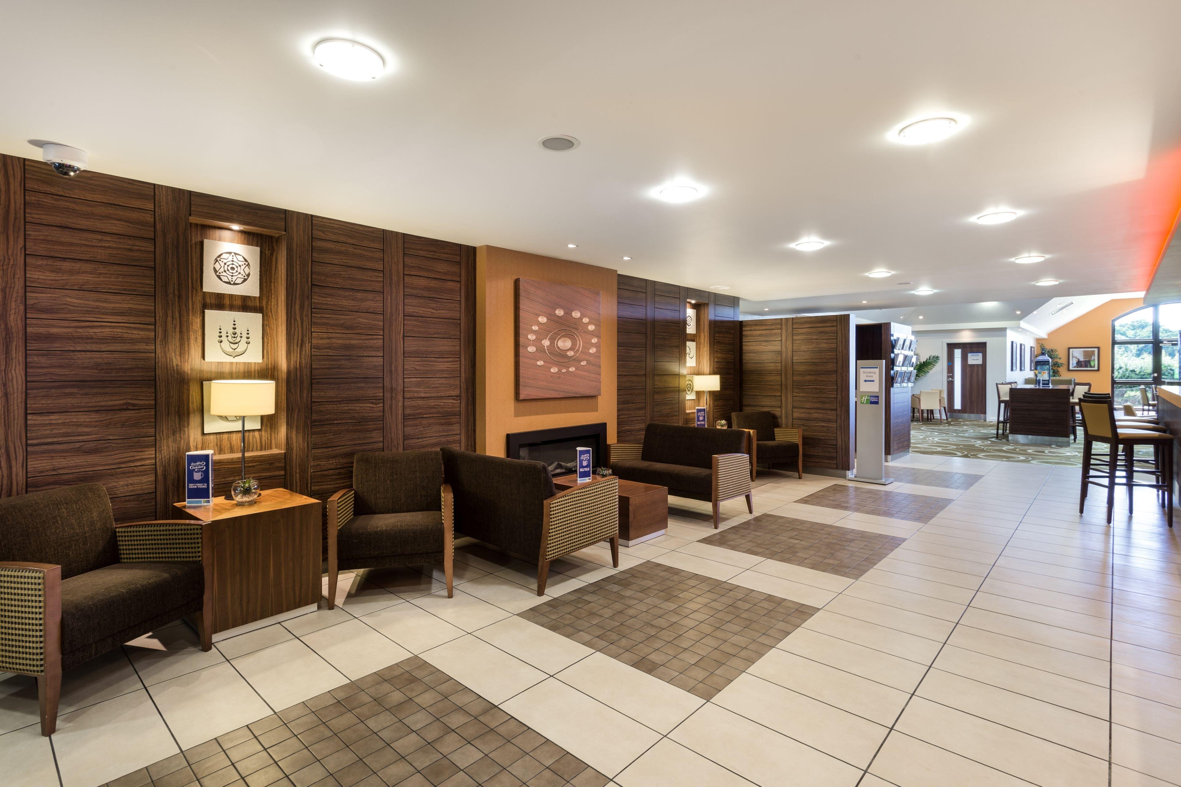 Holiday Inn Express Colchester, An Ihg Hotel Ngoại thất bức ảnh