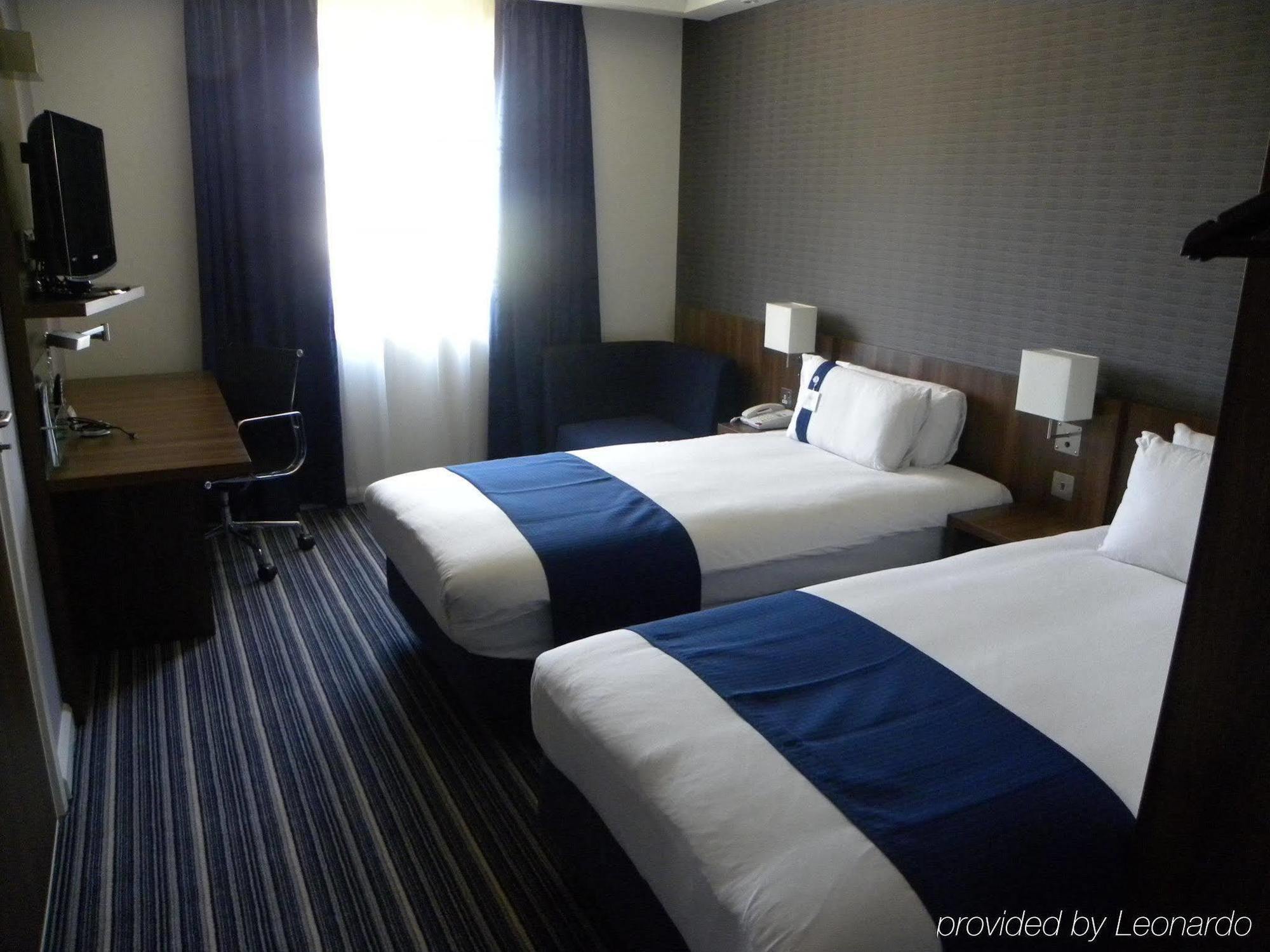 Holiday Inn Express Colchester, An Ihg Hotel Ngoại thất bức ảnh